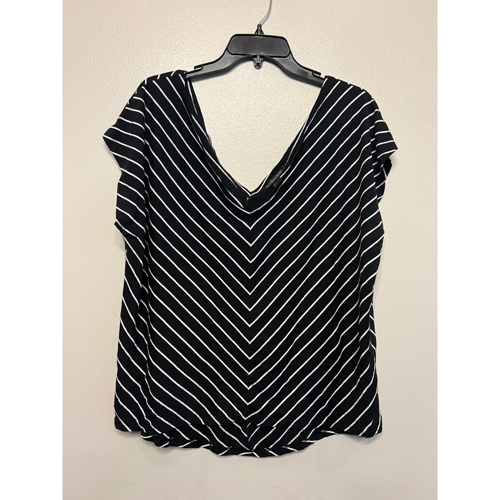 Victorias Secret Black White Chevron Stripe V-Neck Top Large Short Sleeve